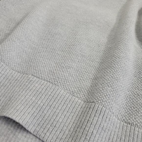 Gap V-Neck Pullover Sweater  - Picture 3 of 4